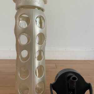 Lifefactory 22-Ounce Glass Water Bottle with Classic Cap/straw cap